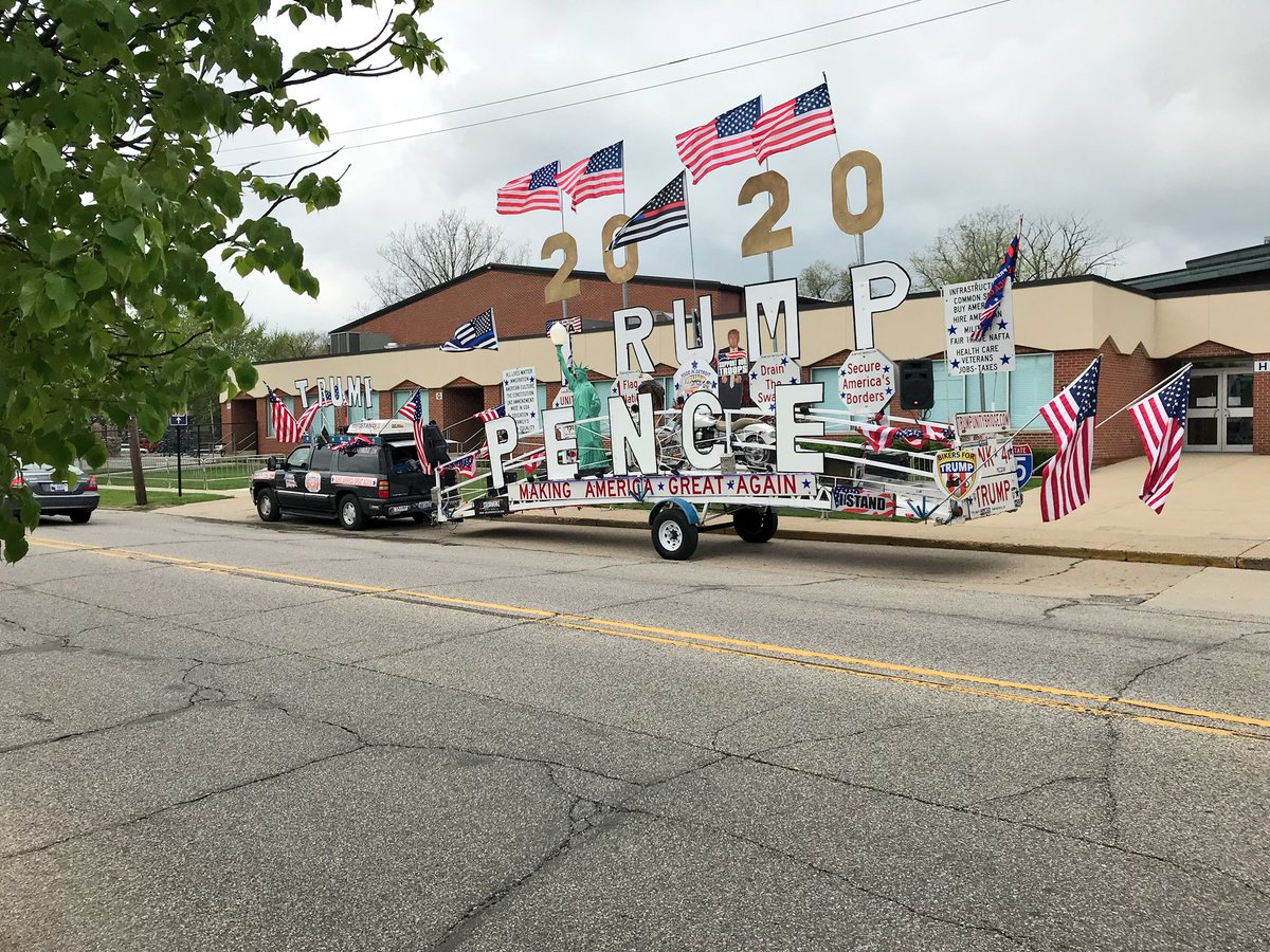 TerryOfromFF's tweet photo. This is called the “Trump Unity Bridge.” The man behind it has traveled through about half of the country to promote
  #TrumpPence2020
#CNN is #FakeNews 
#TrumpTrain 
#NationalSelfieDay #SummerSolstice 
#ReutersDivorce18 #ThursdayThoughts 

https://t.co/zP8EaKzMig