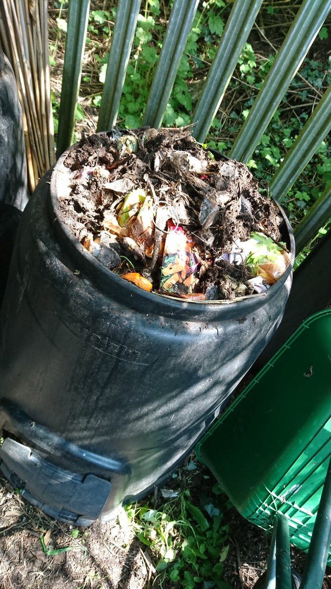 ecoveganmum's tweet photo. Love seeing compost go from scraps to something so rich in nutrients! #compostawarenessweek #composting #plantbased #makefoodnotwaste #Vegan #greenliving #eco @LetsGrowToBham @StirchleyGarden @CompostNow @CleanAndGreenEs https://t.co/IvS7yzLJcB