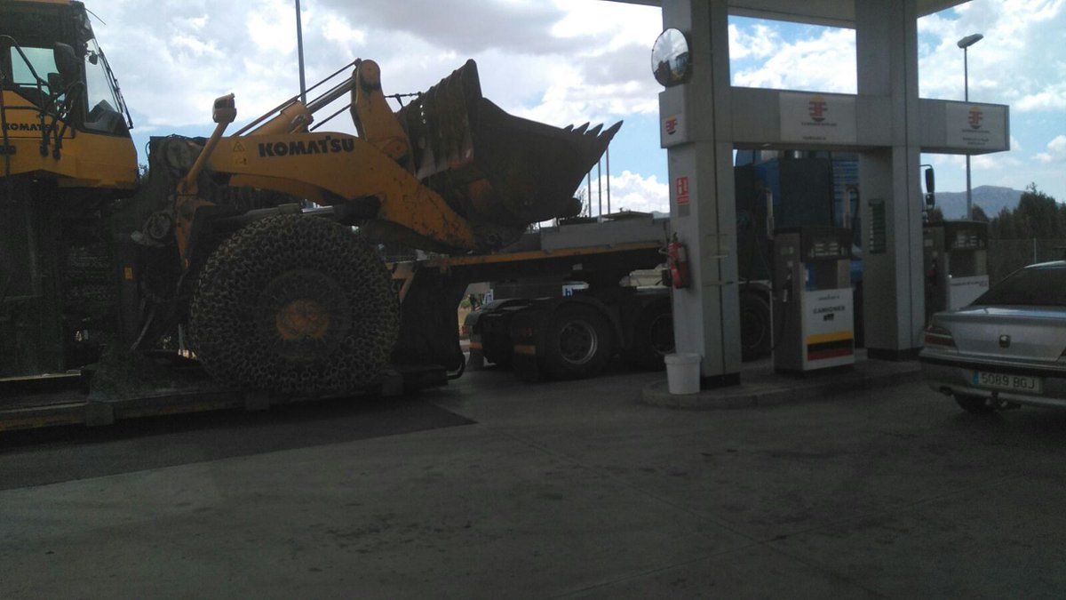 A nuestras EESS nos visitan todo tipo de clientes buscando el gasoil de calidad. Sea cual sea el vehículo! 🚜

Gracias a Transportes Especiales Transfranmarsan por la visita y por apostar por nosotros!

#GasoleoRenesur #EESSRenesur