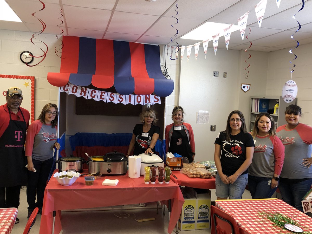 coolestmomever6's tweet photo. Helen Ball Volunteers hit it out of the park!!! Thanking all of HBE’s Teachers for their hard work every day with hot dogs and nachos. Go Dalmatians! ⚾️🖤❤️🐾 #ivolunteer #TeamSISD https://t.co/2wAYKa5nBV