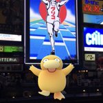 異色のコラボwコダックがグリコのポーズでグリコマークとコラボw