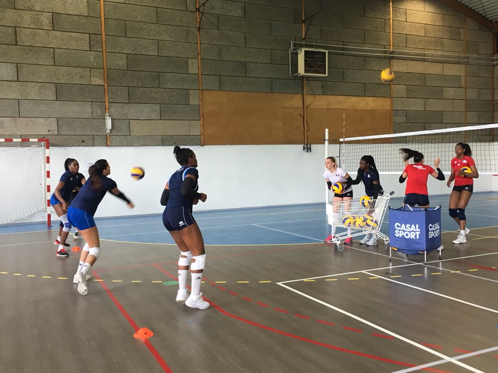 fabfab64230's tweet photo. Après le titre de champion de 🇫🇷UNSS minimes garçon VolleyBall du collège de Lescar, @VilledeLescar heureuse d’accueillir l’équipe de 🇫🇷 féminine @FFvolley pour une semaine de camp d’entraînements  #comité64volleyball @Ville_Pau @LesPyrDlaRep @SO_Pau https://t.co/acPGVTL8y1