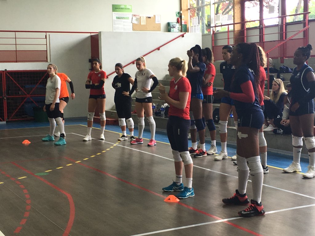 fabfab64230's tweet photo. Après le titre de champion de 🇫🇷UNSS minimes garçon VolleyBall du collège de Lescar, @VilledeLescar heureuse d’accueillir l’équipe de 🇫🇷 féminine @FFvolley pour une semaine de camp d’entraînements  #comité64volleyball @Ville_Pau @LesPyrDlaRep @SO_Pau https://t.co/acPGVTL8y1