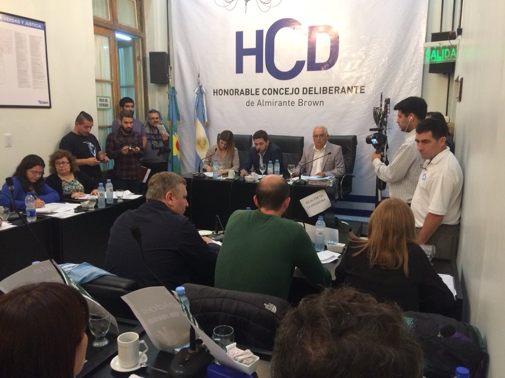 JuanoFabiani's tweet photo. Iniciando sesión HCD #SomosBrown https://t.co/7KueivpA5h