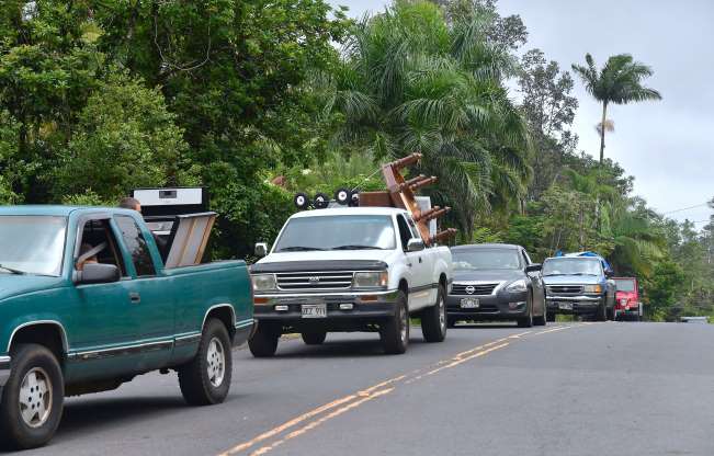 readynetworkllc's tweet photo. Vehicles loaded with belongings make their way back out after evacuees returned to their Leilani Est... - Frederic J. Brown/AFP/Getty Images #Hawaii #Volcano #readynetwork #lavaflow #ABCNews #hawaiivolcano #KilaueaVolcano #lava #USGS #Kilauea #prepstore https://t.co/FnaIoSt3y2