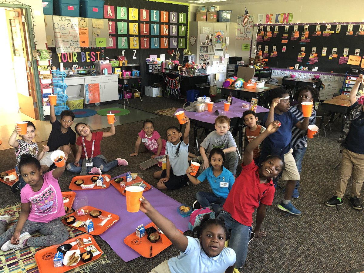 MrsAGunnels's tweet photo. MAKE YOUR OWN SUNDAE PARTY for passing our last math test!!!!!! So proud of these cuties! #aikineagles #Risdgreatnes https://t.co/WQc7gbc8uC