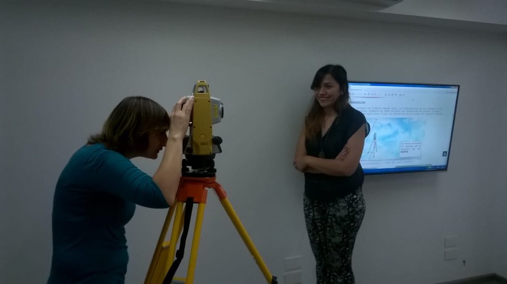 MaruMoreiras's tweet photo. Capacitacion de Estacion Total #ES65 con Elvio y Alejandra Porro @geosistemassrl @topcon_today #topografia https://t.co/waX3K7aJfT