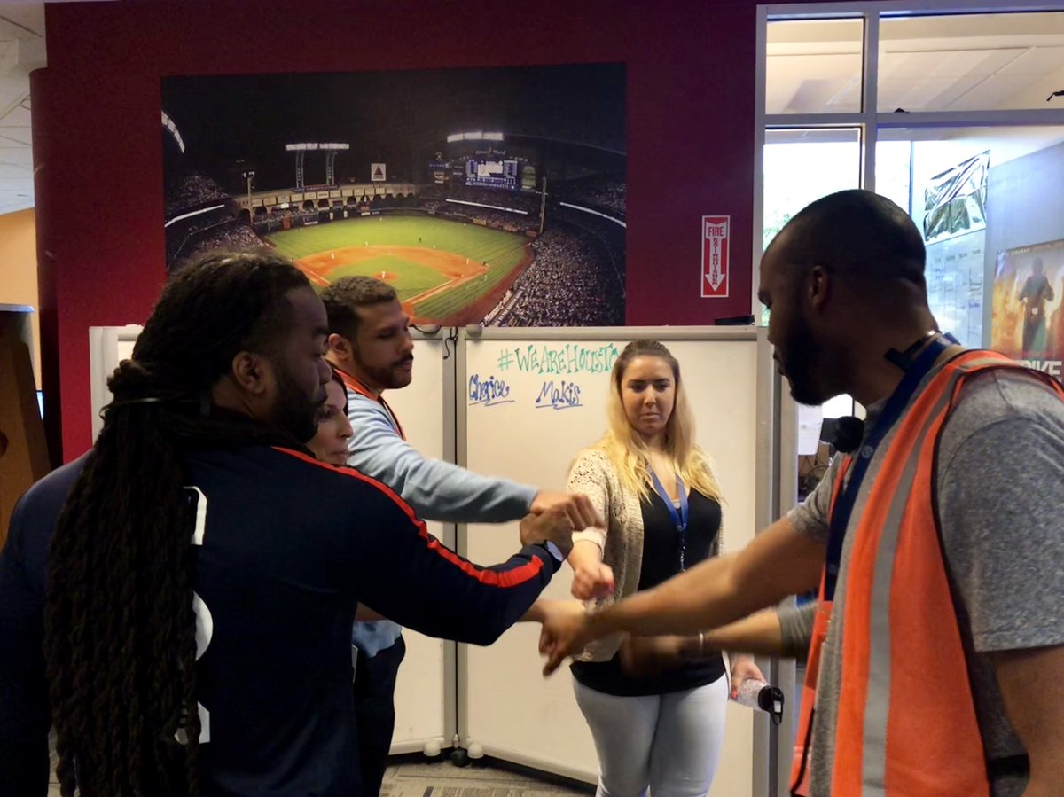 ShannonCGR1's tweet image. @SGS_HoustonATT Kickoff morning huddle #ExecutionTime #GoTime @VeronicaL5209 @MandysTeam @Team_D @hman1977theman