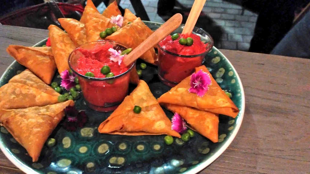 Merentia's tweet photo. Did you get some of these Maroccan samoosa's @GasantAbarder @Warren_G :)
 At the @AfricanIndy Magazine Launch 😀 #AfricanIndependentMagazine
#RewritingAfricasNarrative
#AfricaReimagined @Calndiva @ThePaperLawyer @ https://t.co/lBljYg1BB6