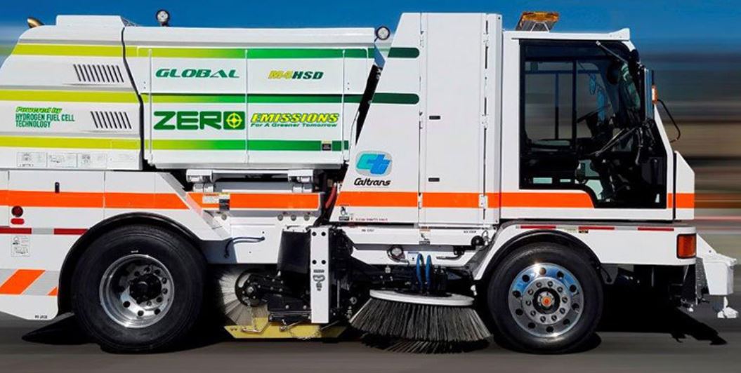 The world’s first #hydrogen fuel cell-powered street sweeper will soon hit California's freeways! #innovation #HydrogenNow  bit.ly/2I6Ac43