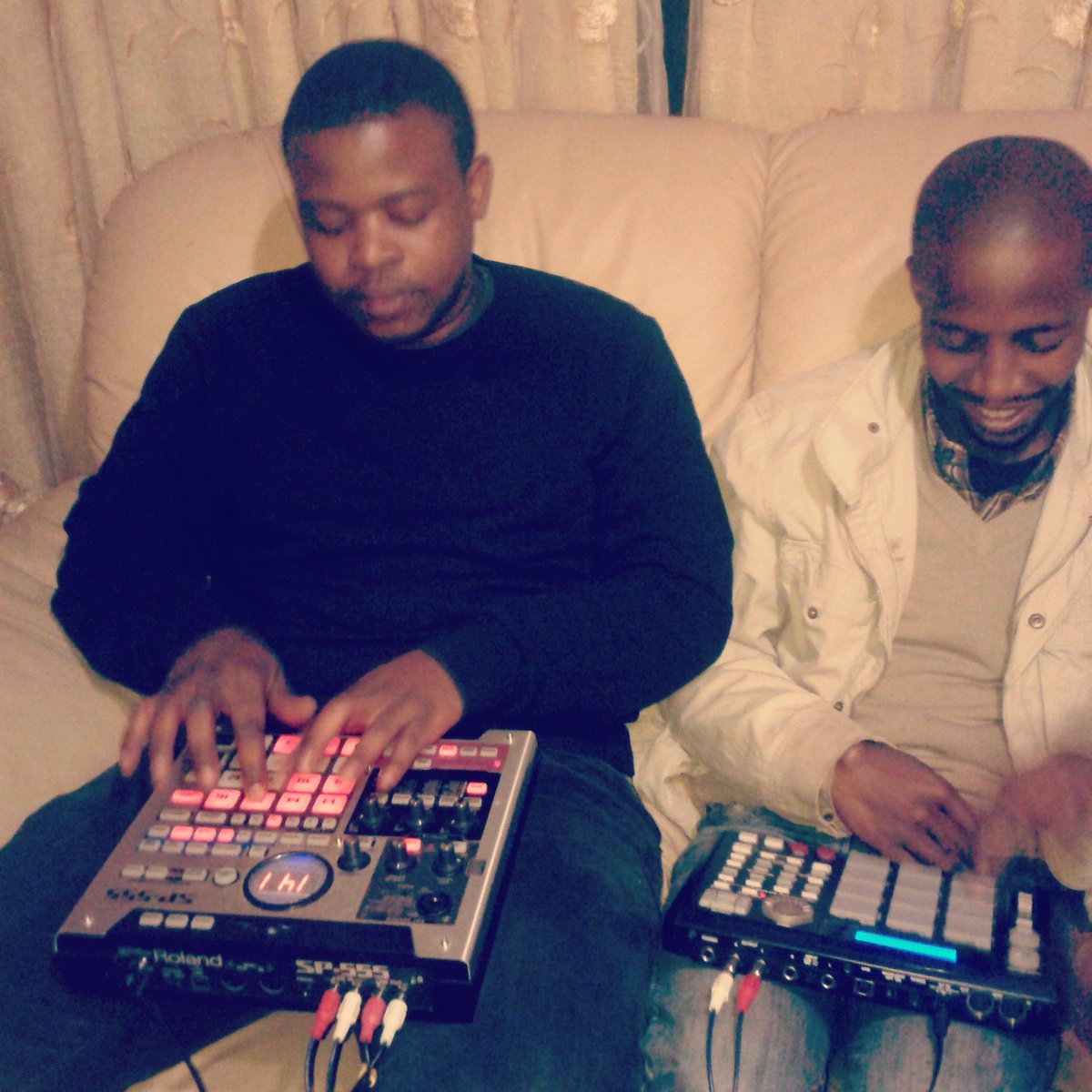 HotboxxS's tweet photo. Shout Out to Sniper Beats &amp; Inner Soul 🤘🔥🔥🔥🔥🔥 @sniper043741 @InnerSoul90 
#DjWhoThaFuck #ReggieFlawz #SP555 #MPC500 https://t.co/dMkhBlHnlB