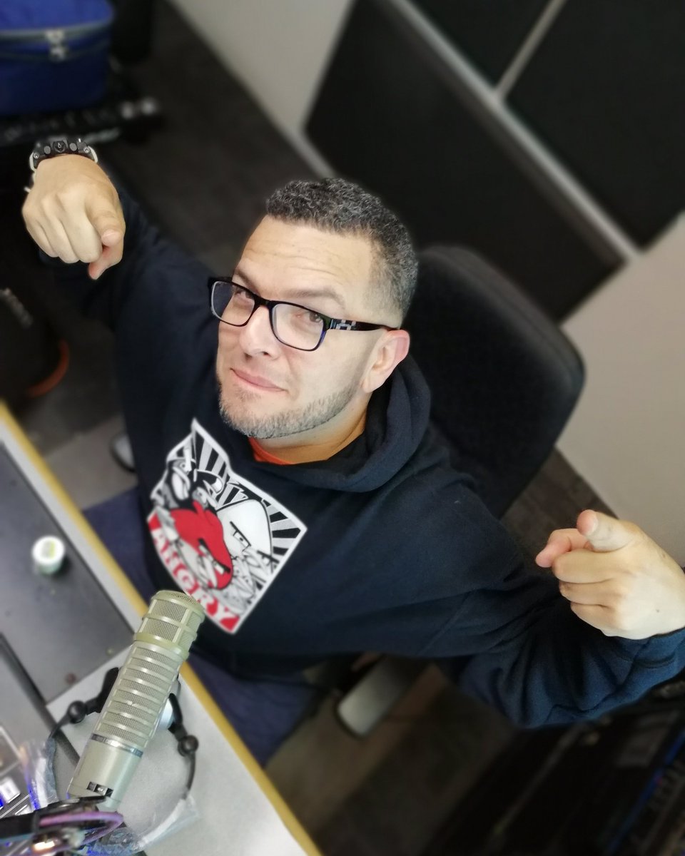 CalienteRadioPa's tweet photo. Vive la tanda lluviosa 🎧🎶🌧️ en el #SnackMusic 😎⚡ con @sadathsanjur #PasalaBien #urban #pty https://t.co/HtefmiY8H0