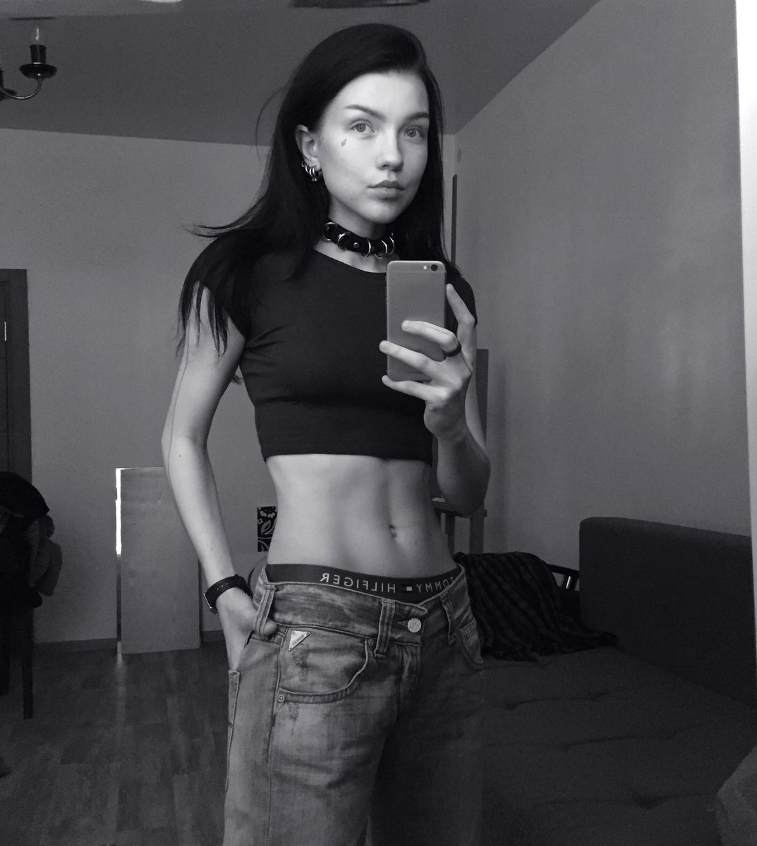 Жду, когда такие джинсы снова войдут в моду и животики будут свободны!!!