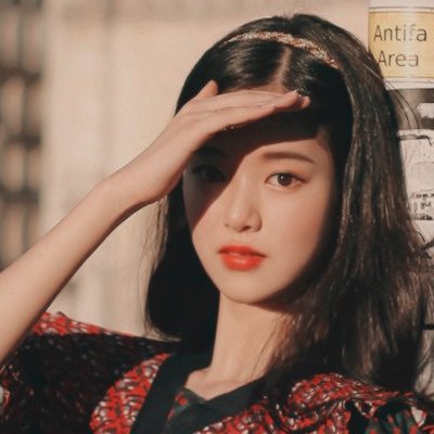 2jinarchive's tweet image. hello! we're a new pics account for loona's heejin and hyunjin, please help us by rting this tweet (⑉• •⑉)‥♡