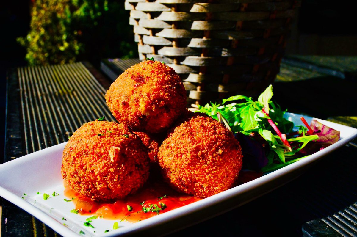 Introducing a new addition to this weeks specials board is our Arancini this is also part of our three for £10 Tapas Menu. #arancini #risottoballs #tapas #familyowned #familyrun #fresh