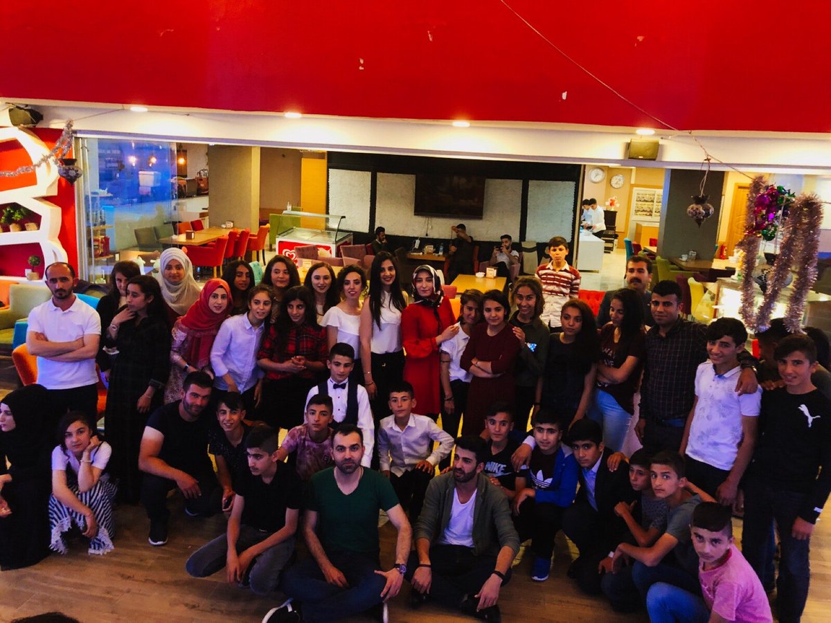 Mezun oluyorlarr 😅😅🎊🎉&amp;Mahsum,Gülay,Doğan,Ömer, (@ Marina Cafe restaurant in Şırnak, Cizre w/ @erdoganhuri) swarmapp.com/c/gWD7udyYhKH