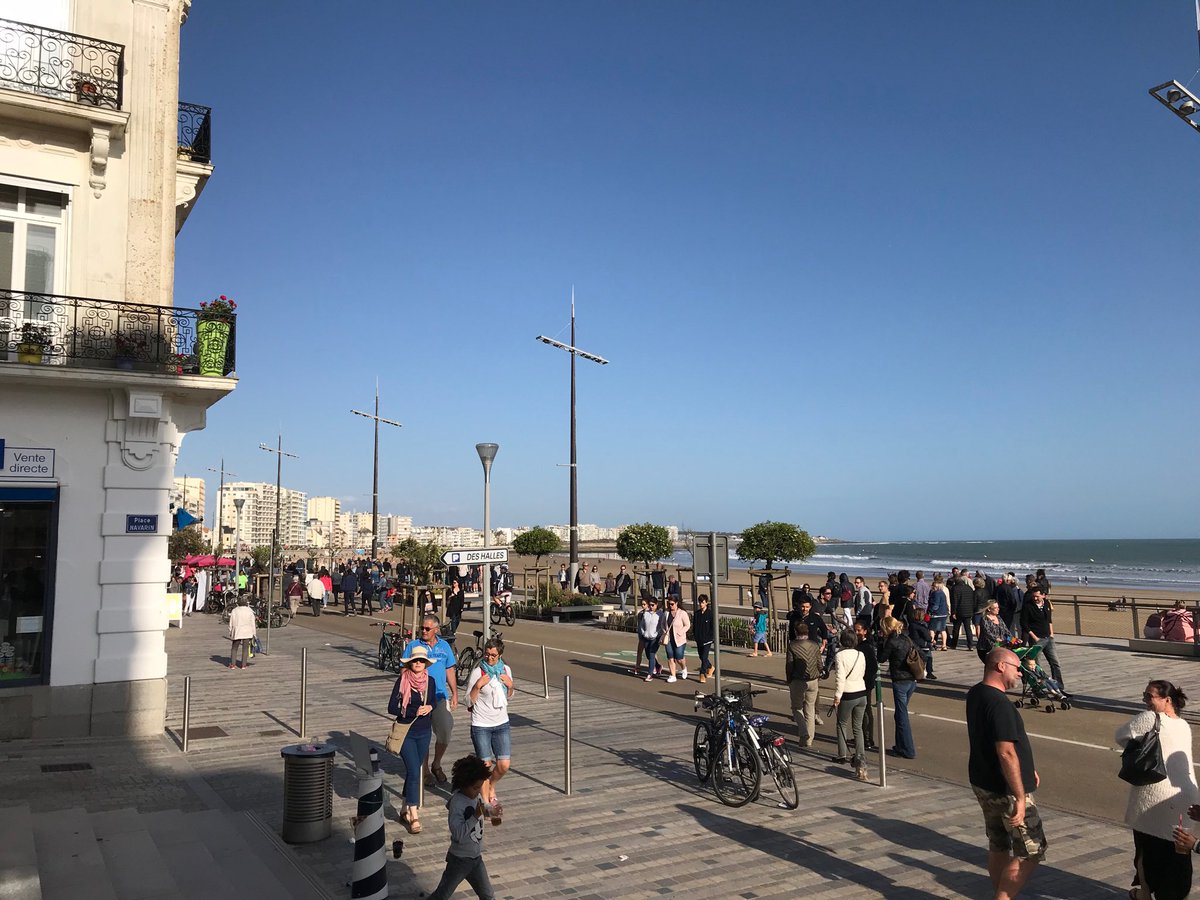 NEAURene's tweet photo. Comme à Paris ça grouille sous un beau soleil 🌞 https://t.co/d0RPeVLa6s