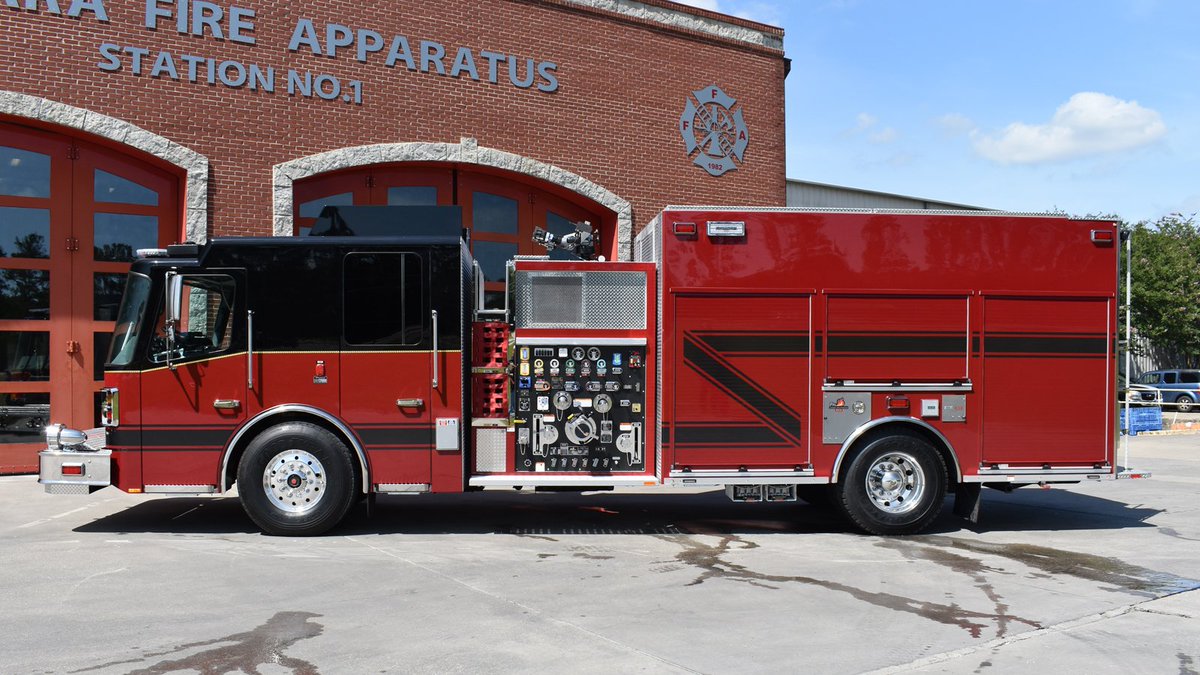 FerraraFire's tweet image. Somerset FD #Kentucky bringing home new Custom Pumper featuring Cinder custom chassis, extruded aluminum body, 1500 gpm pump, foam system, 900 gallon water, 30 gallon foam, 10kw generator and light tower. See it at goo.gl/mgHeXR #firefighter #firetrucks #REVgroup