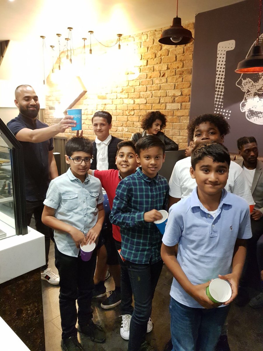 KitroomFC's tweet image. Some of the winners from the u10s. Great reception for our youngest Kitroom FC heroes from everyone last night - @builtburgers1 @EssexAllianceFL