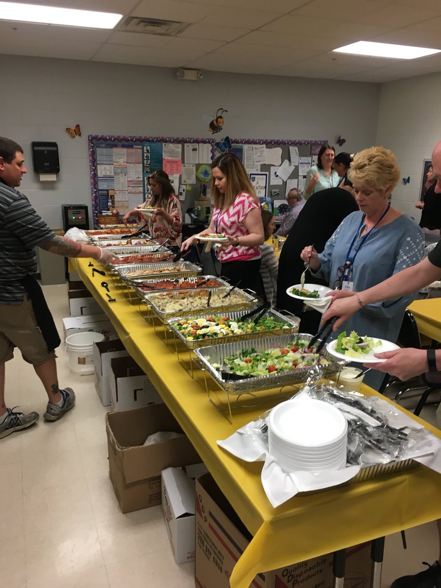 ashley_maro's tweet photo. Thank you @PFE_Liberty and the workers from Your Broker Financial for providing the most delicious lunch from Papa Joe’s in honor of teacher appreciation week! @Liberty_D135 https://t.co/23x3NwhL6Y