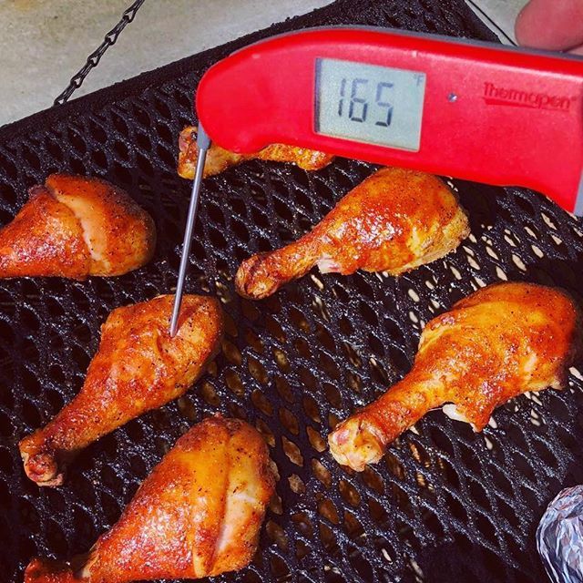 Thermapen's tweet photo. 📷: @steers_and_beers_bbq
・・・
Chicken legs at the perfect 165°F. .
#ThermoWorks #thermapen #chicken #poultry #wings #chickenbreast #chickenwings #smoke #smoker #smoked #bbq #barbecue #barbeque #food #foodie #meat #protein #paleo #glutenfree #temperatu… https://t.co/heA2V2OPTX https://t.co/8uEbPAQi2r