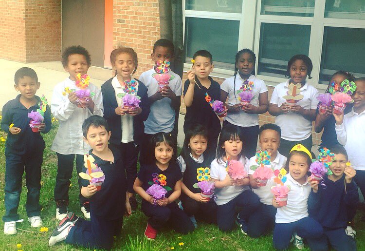 miss_singroy's tweet photo. Your ❤️ makes me grow! A special Flower gift for MOM! @deSalesTCDSB @TCDSB @MsElias_ #mothersday #kindergarten #flowers https://t.co/S7AY5H274u