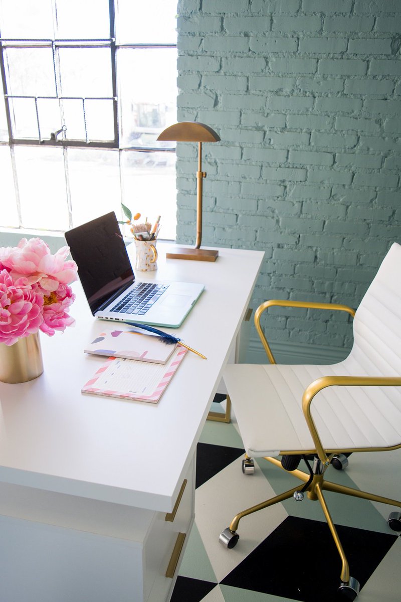 We are loving this glam WFH spot by @TheHouseThatLarsBuilt! Spruce up your space with the link. low.es/2KsstuX