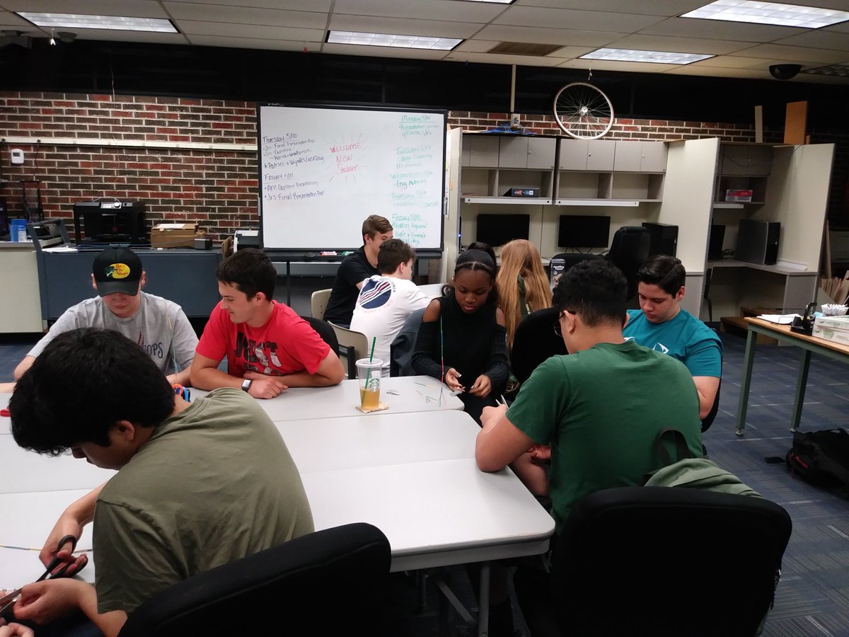 CPE_ctc's tweet photo. Today we welcomed next year's new students with a tower team design challenge #ctchandson https://t.co/DfMNmbOYaf