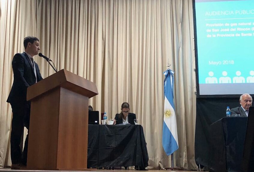 epeoficial's tweet photo. #AudienciaGasdelaCosta @NeriMaximiliano resaltó que la EPE se tiene que hacer cargo del abastecimiento de más de 500 edificios electrointensivos en Rosario y más de 100 en Santa Fe. Estado presente. https://t.co/42Mo6yUd8p