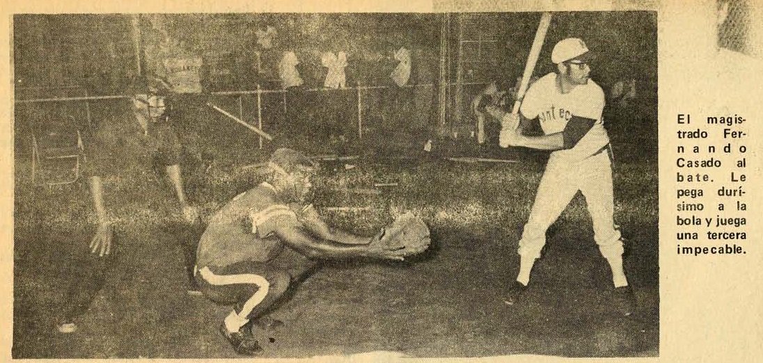 ArchivosRD's tweet photo. Aquí vemos a la "Liga de la Farándula" en los años 70. "El Magistrado" Fernando Casado en esta foto está al bate. #ArchivosRD https://t.co/Pcp5M4ScPO