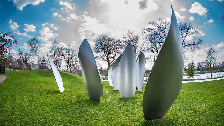 TimeOutChicago's tweet photo. Get outside to find the city's coolest public art. 
https://t.co/fIs6mLsW2T https://t.co/bygAhKvhzt