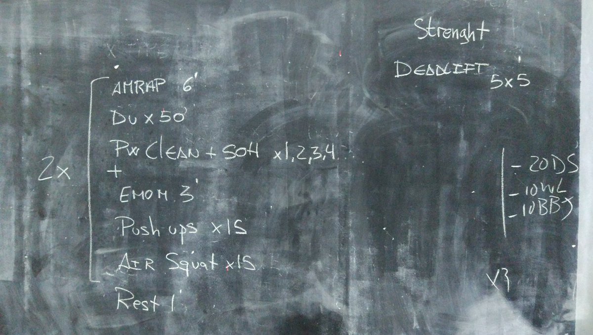 oscarpventura's tweet photo. Habiendo dormido poco y de día, he sufrido este #WOD en #CrossfitMálaga cosa mala, pero ya sabemos que esto #Crossfit y lamentarse está prohibido! 💪🏋️😎
#BeMoreHuman
#Stopexercisingstarttraining
#VikingAttitude
#BloodSweatRespect
#IWill
#theonlyeasydaywasyesterday https://t.co/bXQ8N75yi6