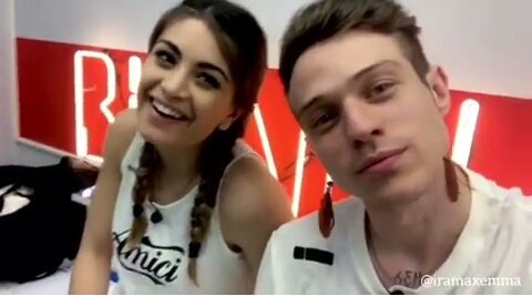 Vegeblu_'s tweet photo. Quando possono essere carini?😍
 #amici17 #Irema #Emma #Irama https://t.co/53dOI4WTUL
