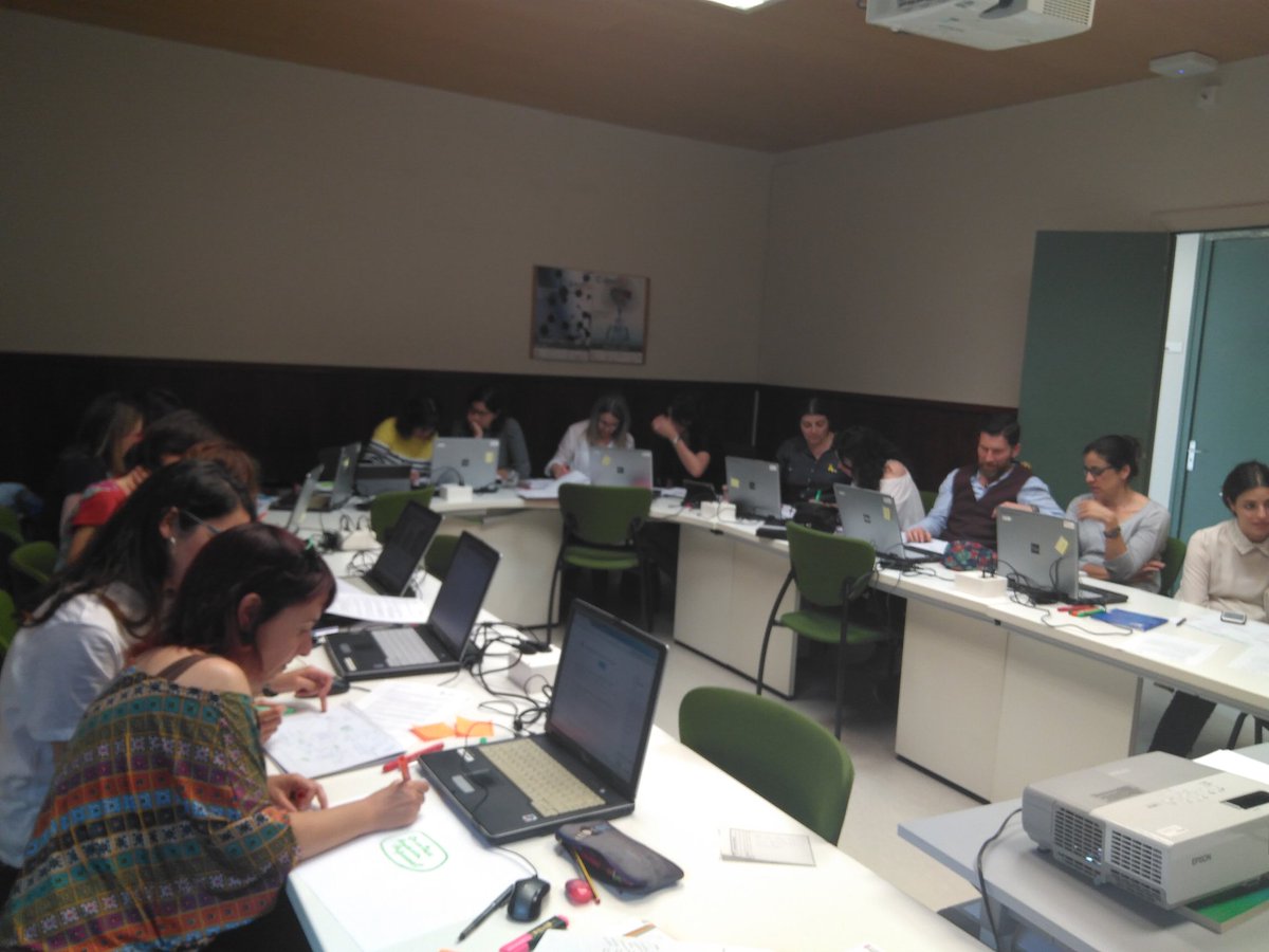 AngelsMatarin's tweet photo. Al taller #OAPC_recursos a #crpGirona amb moltes idees per potenciar l'orientació acadèmica i professional en equip, al llarg de totes les etapes i nivells. L'èxit ha estat en la implicació dels participants per compartir mirades significatives, des de tots els centres.#modelScap https://t.co/U6IxkjUYLz