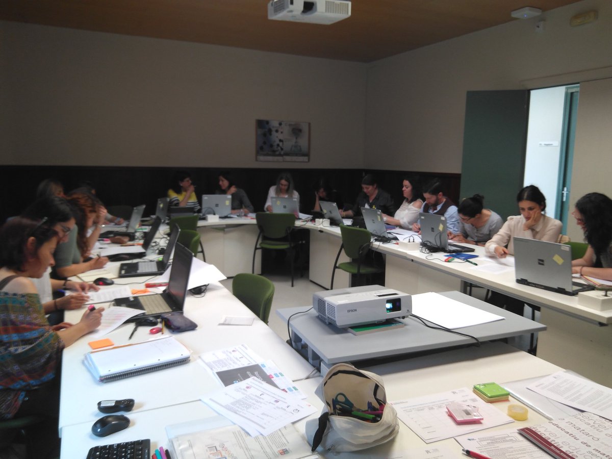 AngelsMatarin's tweet photo. Al taller #OAPC_recursos a #crpGirona amb moltes idees per potenciar l'orientació acadèmica i professional en equip, al llarg de totes les etapes i nivells. L'èxit ha estat en la implicació dels participants per compartir mirades significatives, des de tots els centres.#modelScap https://t.co/U6IxkjUYLz