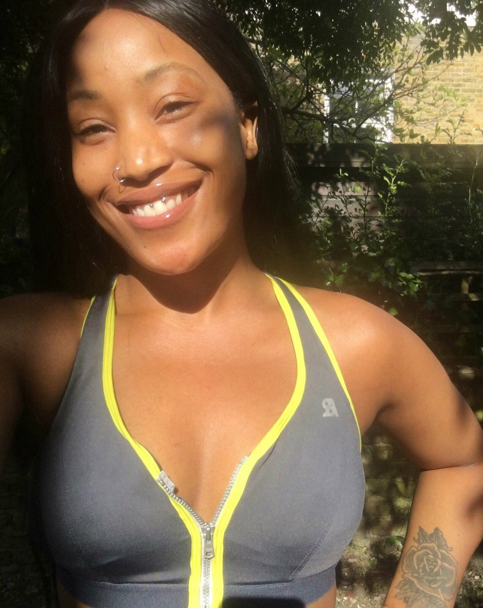 nqobileoffishal's tweet photo. This British sun is behaving verrry wellππ Outdoor workout πͺπΎπͺπΎπͺπΎ #SHOCKYOURSYSTEM https://t.co/qE34VHk0of