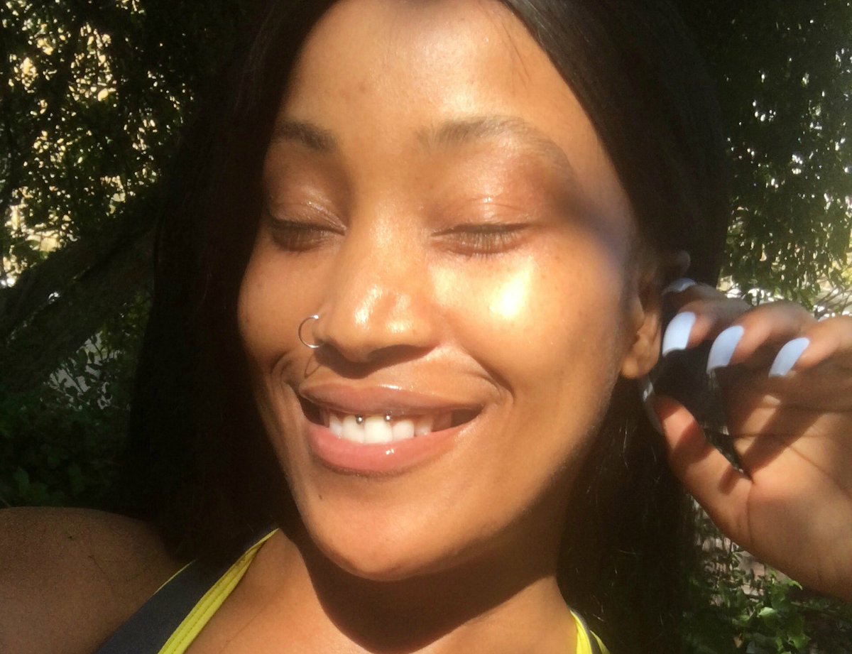 nqobileoffishal's tweet photo. This British sun is behaving verrry wellππ Outdoor workout πͺπΎπͺπΎπͺπΎ #SHOCKYOURSYSTEM https://t.co/qE34VHk0of