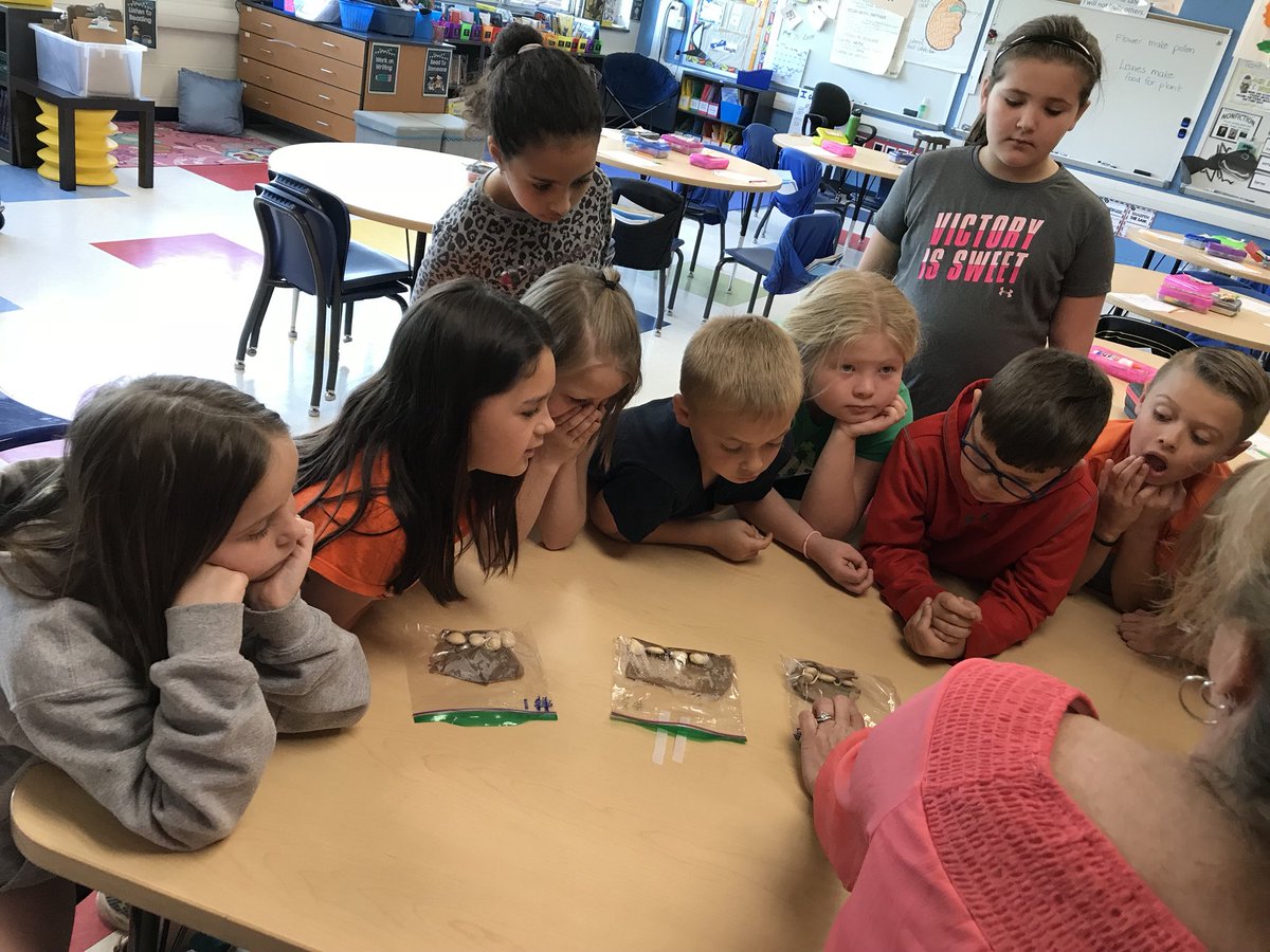 MrsElliott2nd's tweet photo. I love seeing my kids so excited about learning. #easthighleaders https://t.co/NwHQWFybke