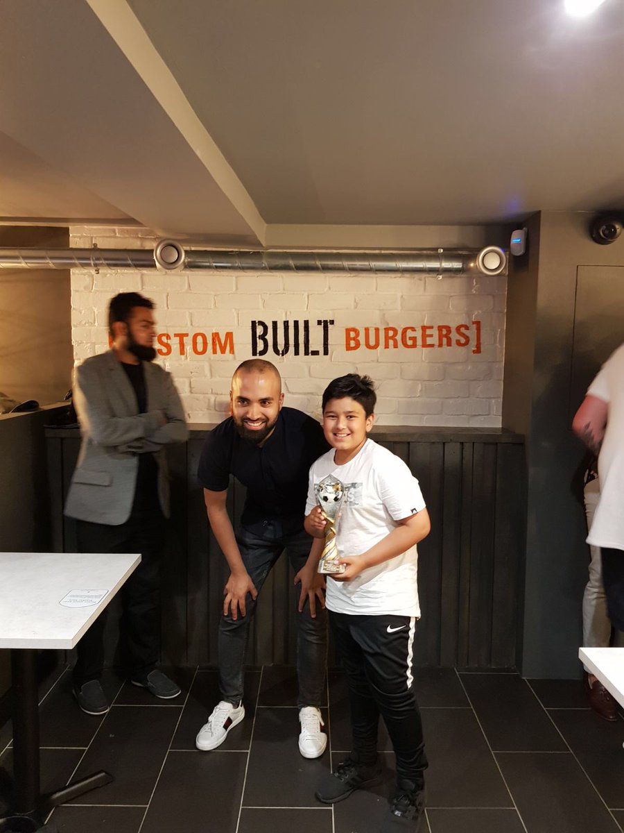 KitroomFC's tweet image. Can’t have an awards night without hosts... @builtburgers1 were amazing! Tasty food, top service and kindly awarded a free family meal to all 4 Player of the Season winners! Thank you Built Burgers!