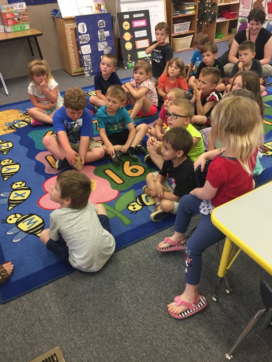 LaurenPerrymanK's tweet photo. @klmorse94 and I took a visit to read a story to our future Kindergarteners today! Thanks @AprilJemes for inviting us!! https://t.co/AyGrnNQVca