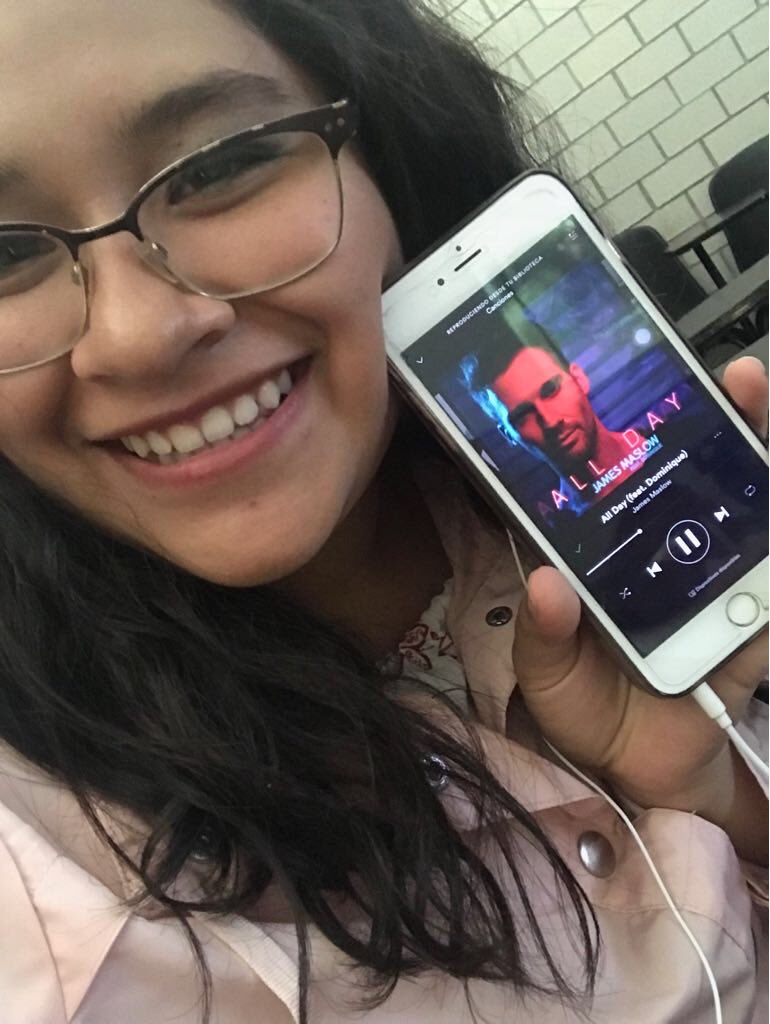 AndreaLomeliFra's tweet photo. @jamesmaslow #AllDayStreamingParty Im in class hahaha https://t.co/T70L2ad3NJ