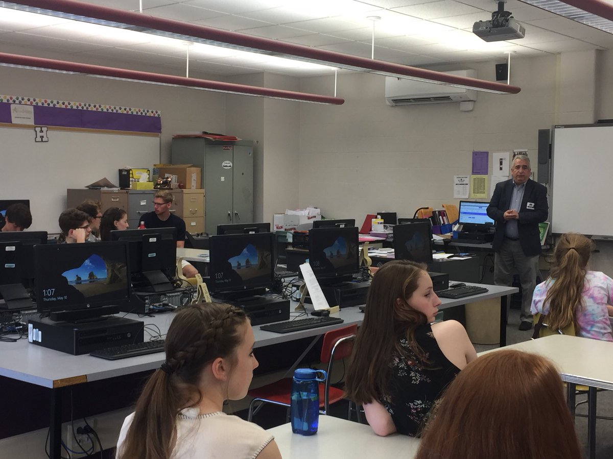hhs_sampson's tweet photo. Starting to plan for retirement in the AOF Financial Planing class with Mr. Charlie Gello  #hcsdlearns https://t.co/5sU0rppzsT