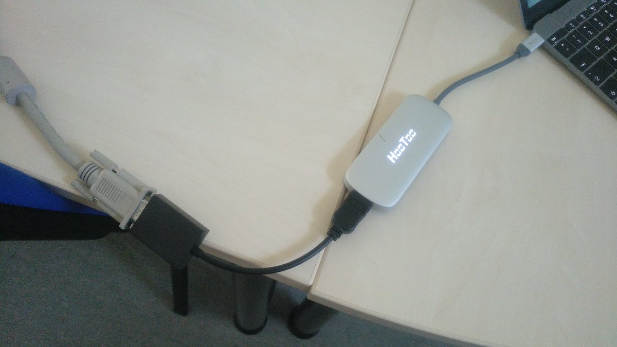 kynsuperhero's tweet photo. Everything that is wrong with new MacBooks. #whyapplewhy https://t.co/2Y5js3wQCE