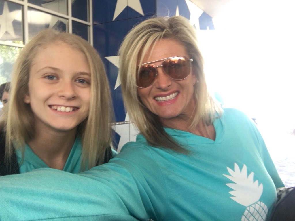 MichelleBouchey's tweet photo. We have arrived! Ready to have some fun and represent our gym! #Eliteforcecheer #wenotme #forcefamilyforever #ReignS4 #RoyaltyJR3 https://t.co/zQzkxq7Pqw