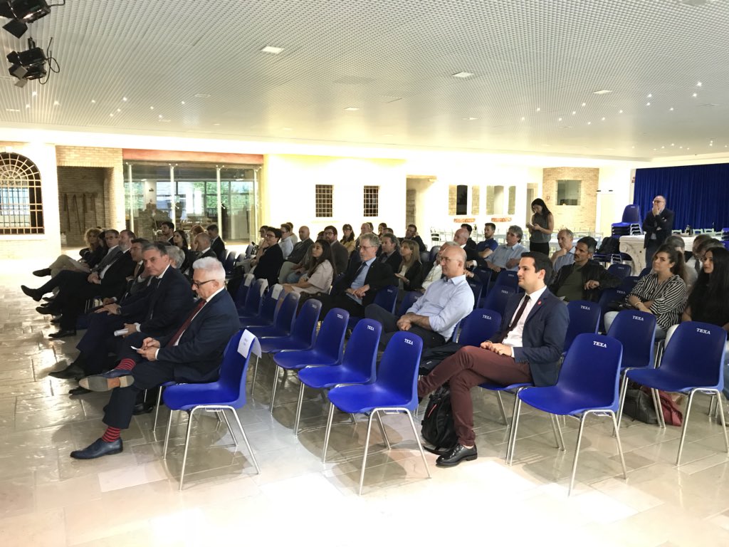 DonazzanElena's tweet photo. All’#aperifocus su #Innovazione di prodotto, modelli di #business e #casiaziendali organizzato in @texacom dalla @RegioneVeneto
#opportunityday @uniud @iuav @CaFoscari #IOT https://t.co/LlbWxDjrX7