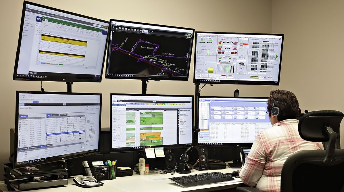 MiningMagazine's tweet photo. .@Goldcorp_Inc ’s #Musselwhite mine in Ontario, #Canada, has implemented @SandvikGroup’s #OptiMine fleet management system for #underground vehicle#dispatch and is planning on extending it to more machinery https://t.co/7URORwEPpF #mining https://t.co/qpeb1SLimH