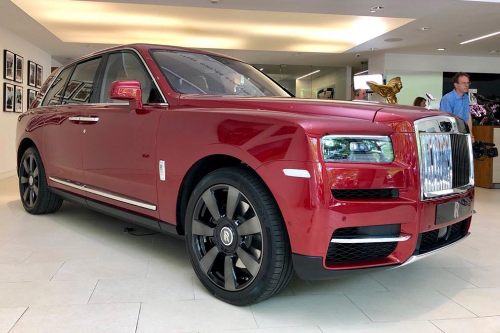 gmancarreviews's tweet image. Ladies and gentlemen. The most anticipated Luxurious SUV has been revealed. Introducing the new Rolls Royce Cullinan. It might take time for me to get used to it's looks but they will sure sink in I hope😊 What do you think of Rolls-Royce newest member? #RollsRoyce #GCR