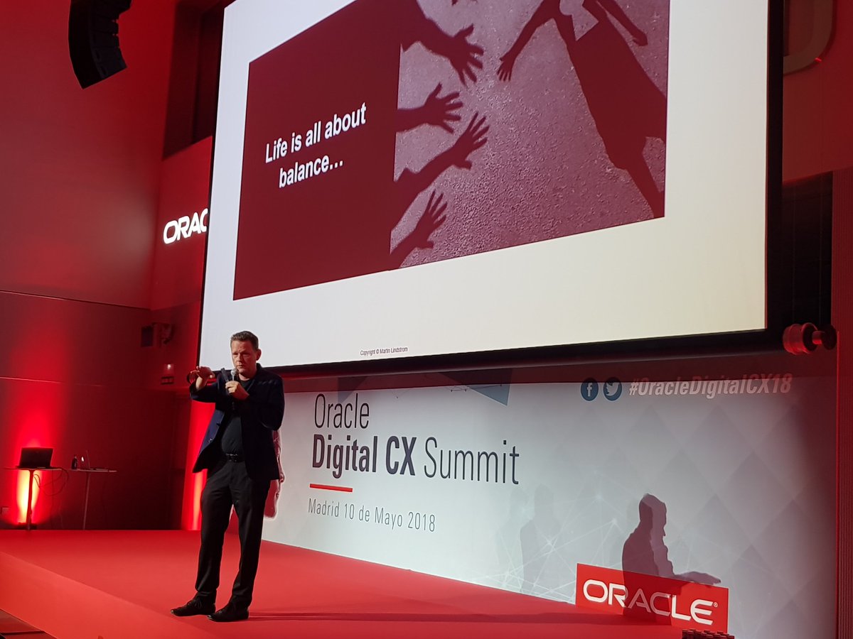 BeatrizHerencia's tweet image. Just simplify!
#OracleDigitalCX18 @MartinLindstrom