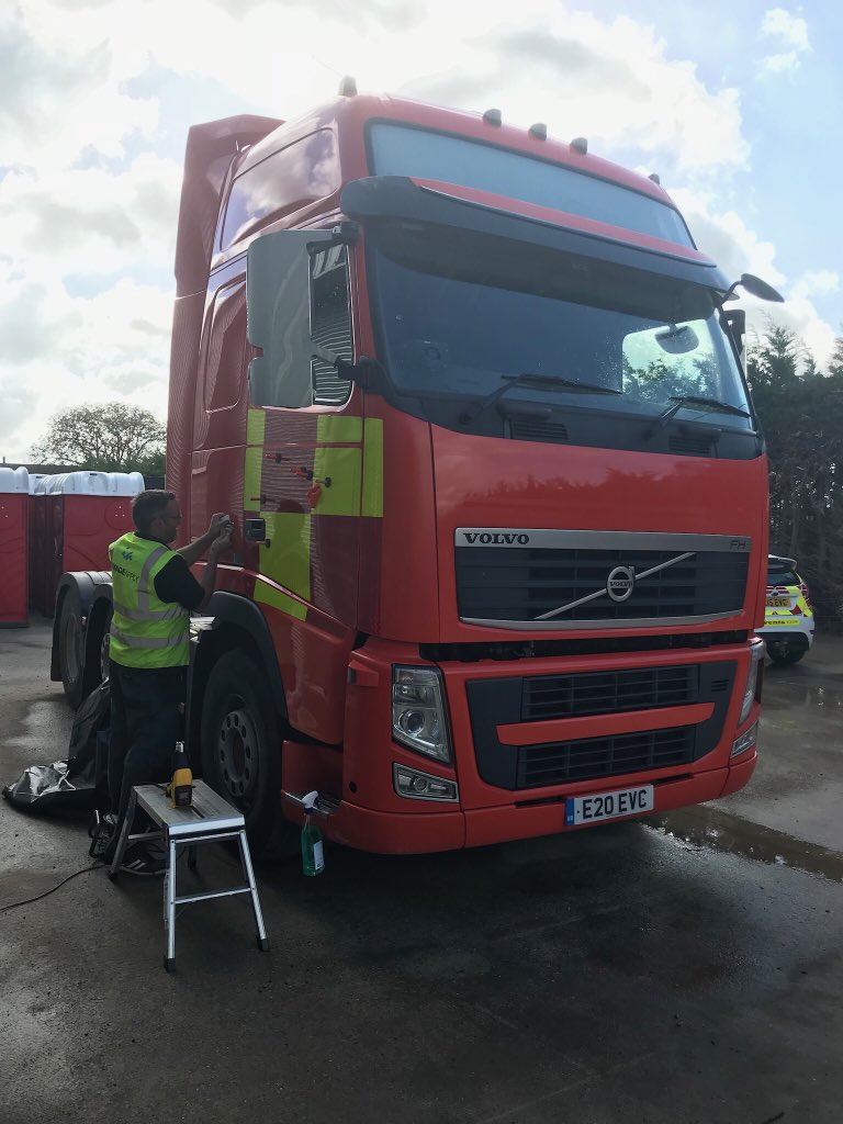 EventsCrewUK's tweet photo. E6 and E20 now in nice new livery @copcarworkshop @VLSLTDUK #eventprofs https://t.co/DTF5DegN3N