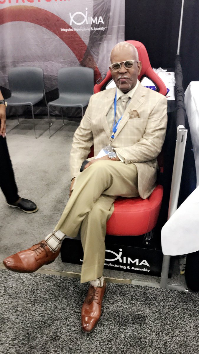 IMA_Auto's tweet photo. Heritage Optical founder George Barnes stopped by our booth #174 today during #MMPC18! He sat in our custom #Corvette seats and we couldnโt get him up! He now has his eyes on the latest #Chevy #corvette because he wants to ride safely, in style and comfort. #RemarkableQuality https://t.co/Gt9IntiKPK